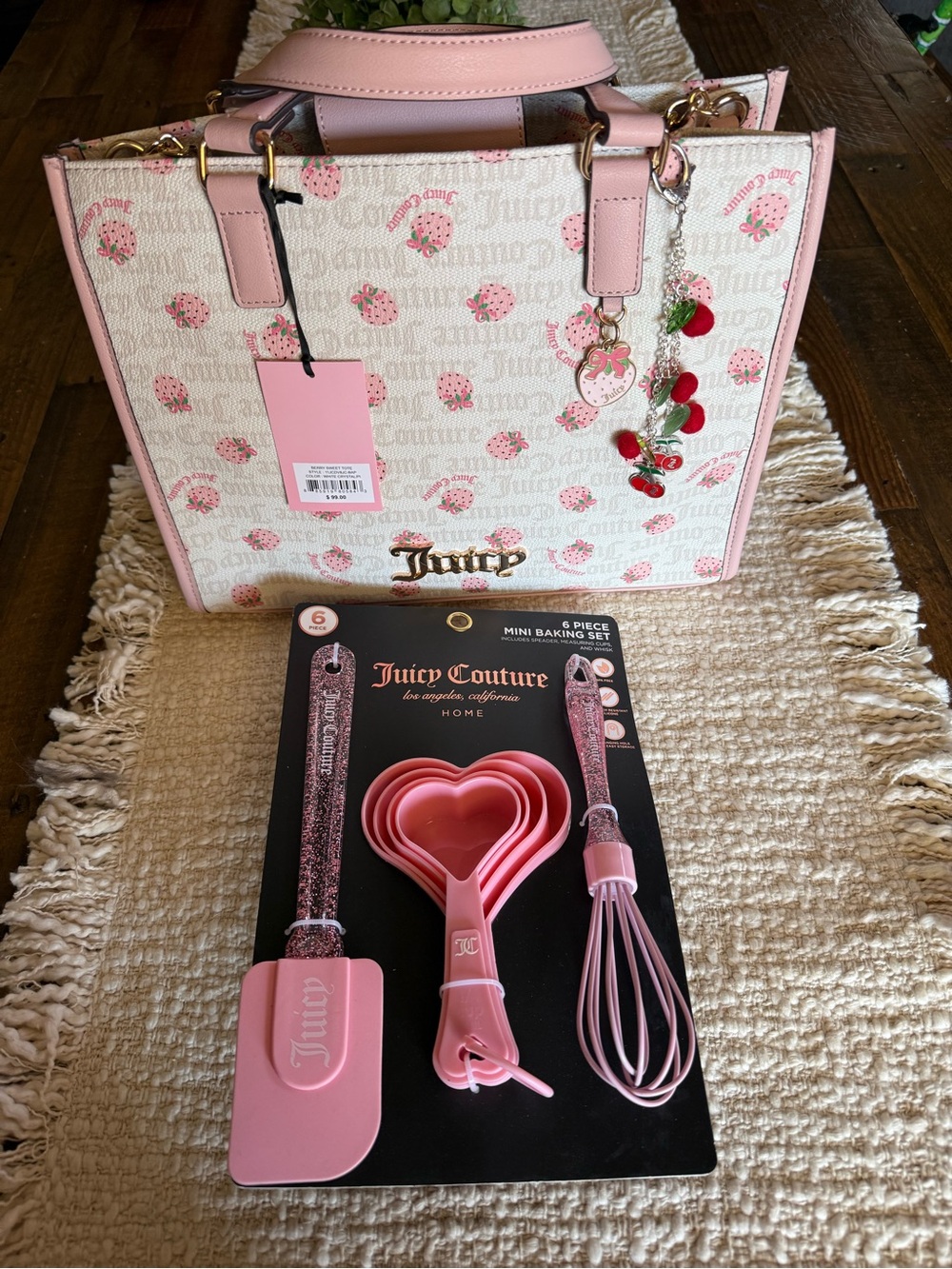 Beautiful JUICY COUTURE BERRY SWEET TOTE  STRAWBERRIES CHERRY CHARM W BAKING SET